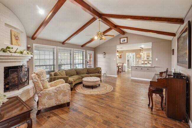 Building Photo - 5003 Mockingbird Ln