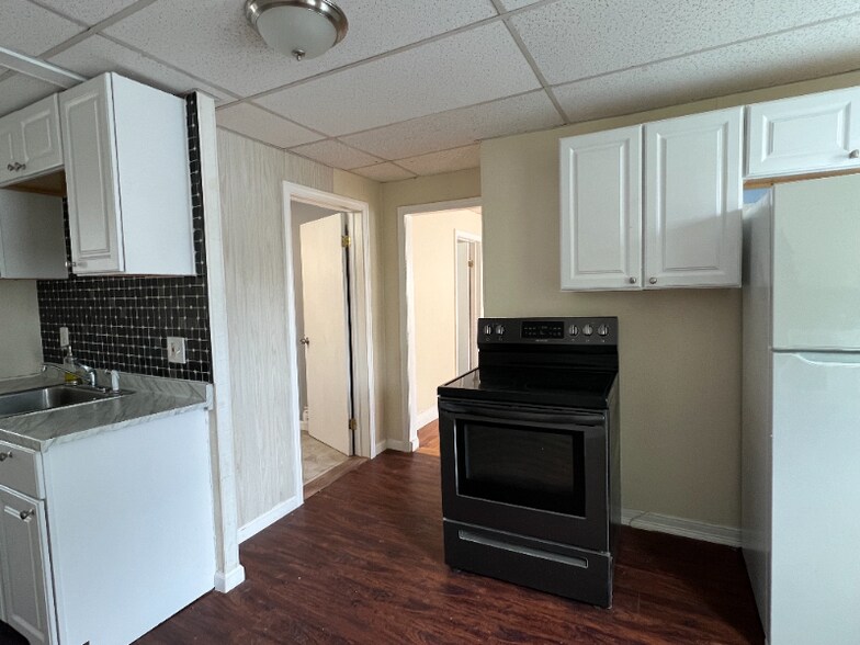 Building Photo - 42 Houghton St