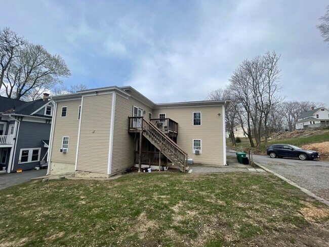 Building Photo - 19 Oak Ct