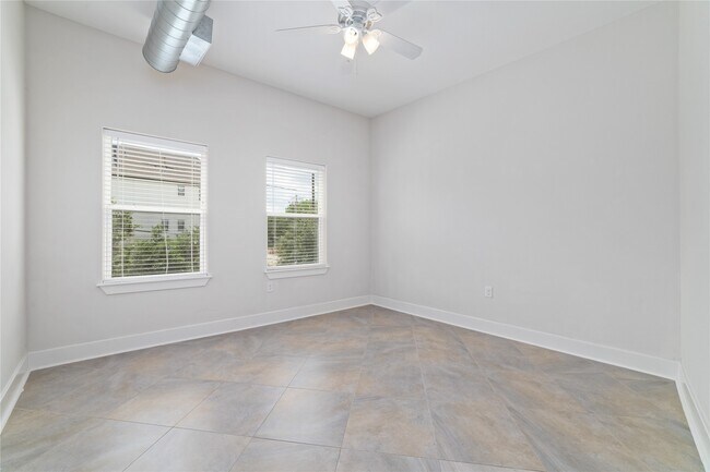 Building Photo - 1011 Studemont St