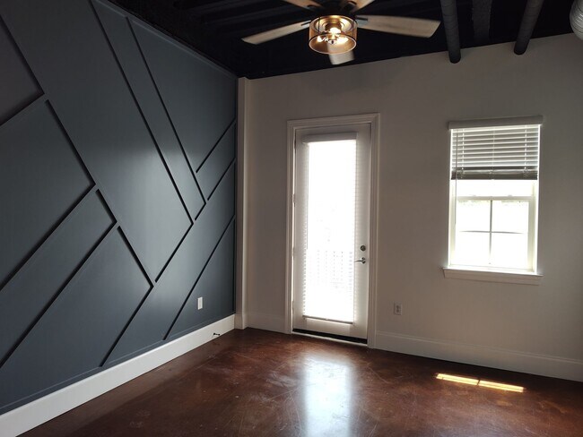 Building Photo - Move-in Ready Condo Located in The Art Dis...