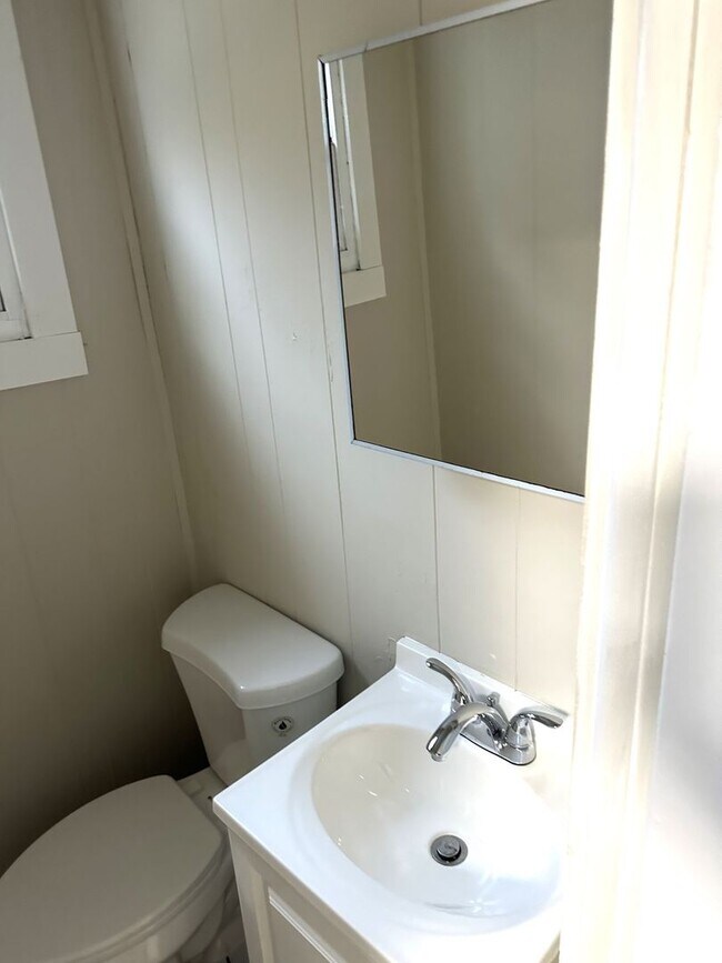 Building Photo - 425 Highland Ave