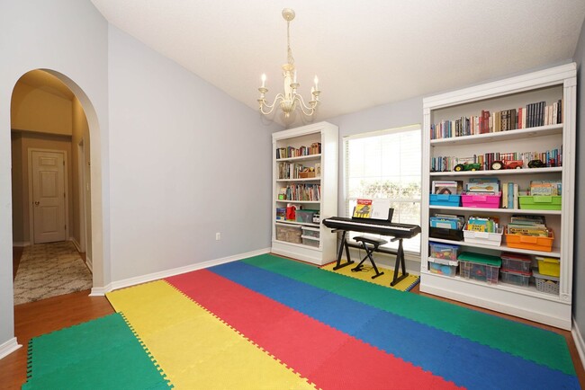 Building Photo - Silver Oaks Community