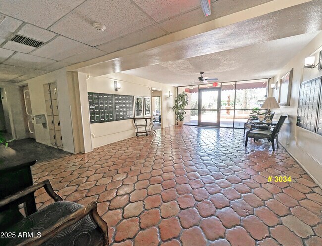 Building Photo - 3033 E Devonshire Ave