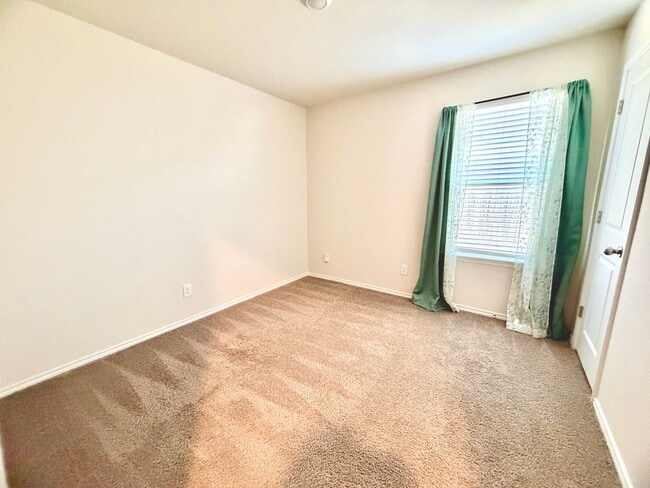 Building Photo - 4042 Bay Leaf Lp