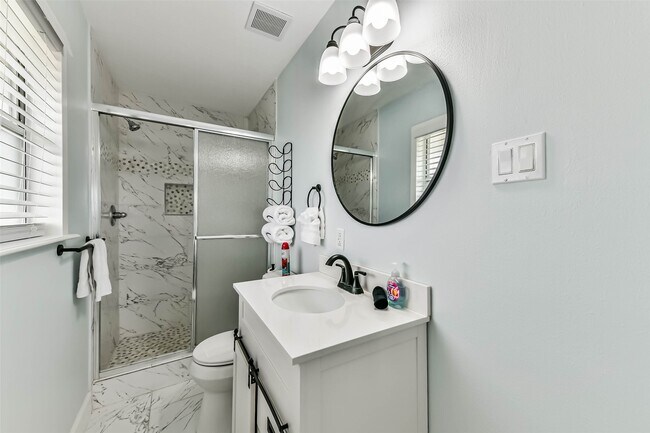 Building Photo - 16542 E Bayside Way