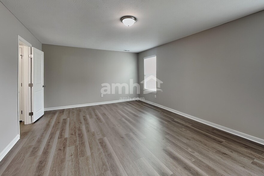 Building Photo - 676 Classic Ln