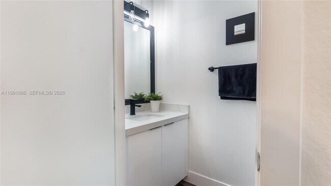 Building Photo - 3889 Tree Top Dr