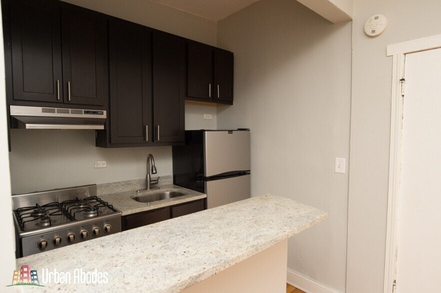 Building Photo - 4614 N Paulina St