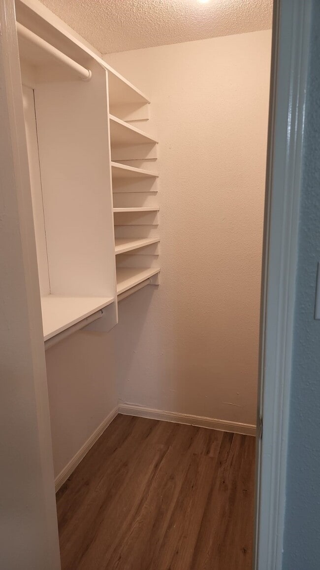 Building Photo - 11201 Lynbrook Dr