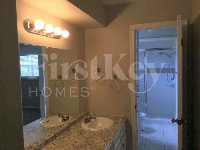 Building Photo - 4702 Hickory Downs Dr