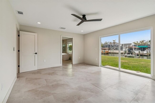 Building Photo - 3921 Versailles Dr