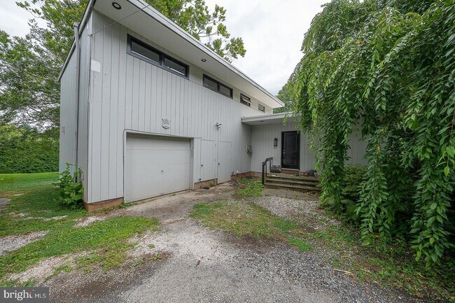 Building Photo - 701 Mt Pleasant Rd