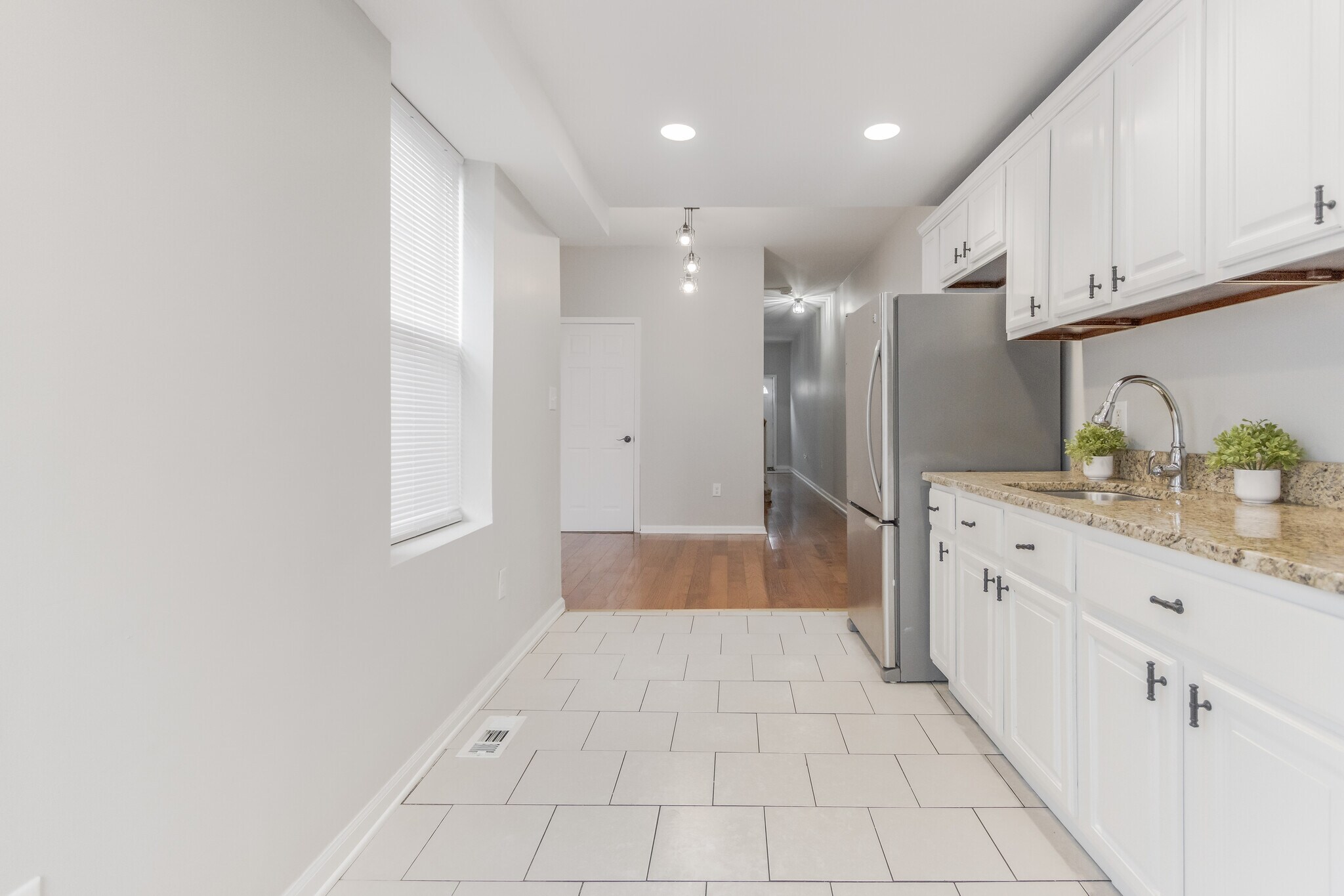 Building Photo - 1235 N Bond St