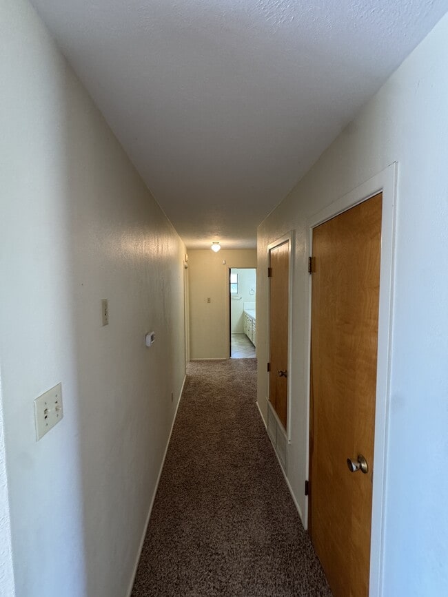 Building Photo - 2201 Barnett Dr