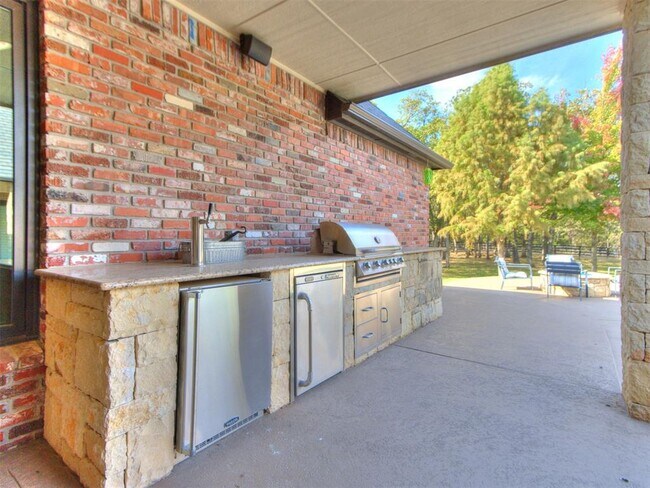 Building Photo - 5103 Forum Cir