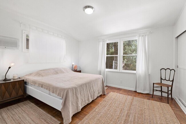 Building Photo - Fully Furnished: Mid-Century w/views of Griffith Observatory in the Hollywood Hills!