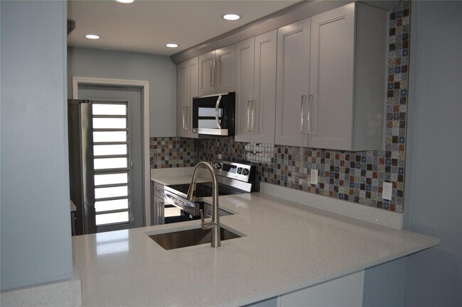 Building Photo - 1481 S Ocean Blvd