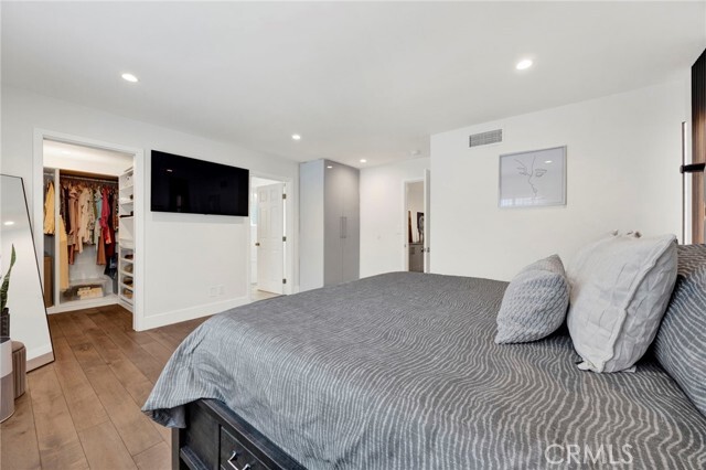 Building Photo - 8746 Ruffner Ave