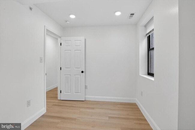 Building Photo - 712 N American St