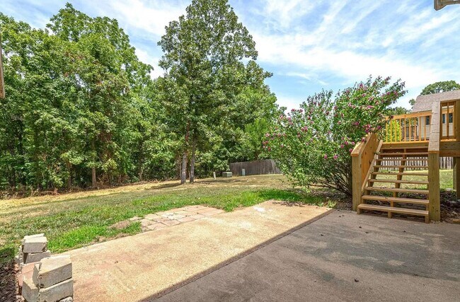 Building Photo - 5 Bedroom Home Located in Waynesville, MO!