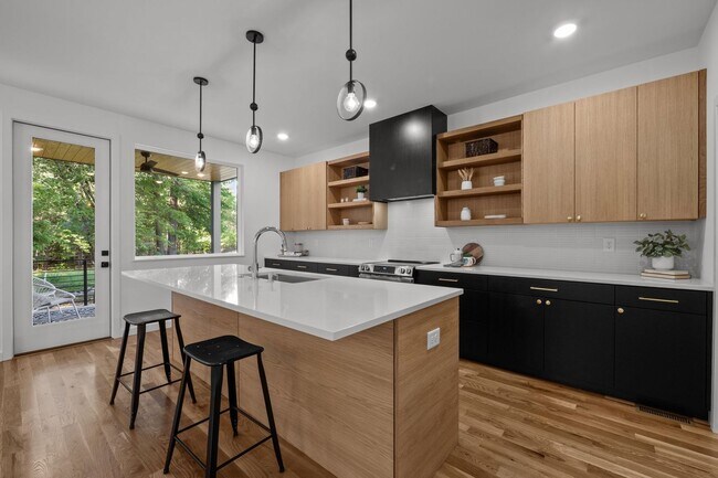 Building Photo - Stunning New Construction Home in the Hear...