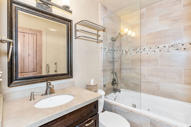 Building Photo - Gorgeous Furnished 2-Bed, 2-Bath Townhouse...