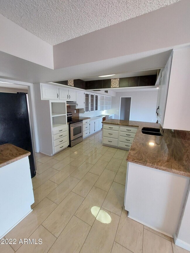 Building Photo - 13204 W Hyacinth Dr