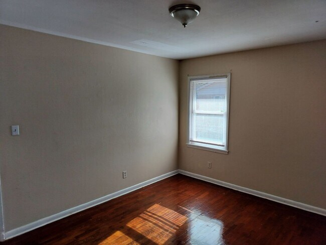 Building Photo - Village, home