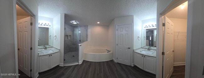 Building Photo - 11579 Alexis Forest Dr E