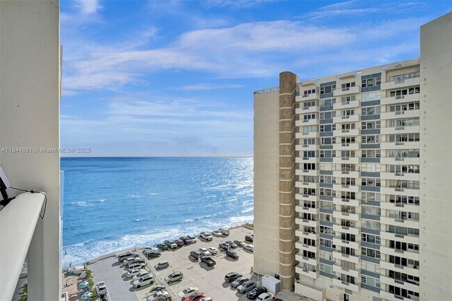 Building Photo - 3140 S Ocean Dr
