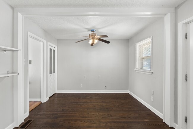 Building Photo - 1120 Gahan Dr