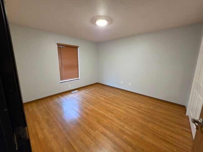 Building Photo - 1125 Latigo Dr