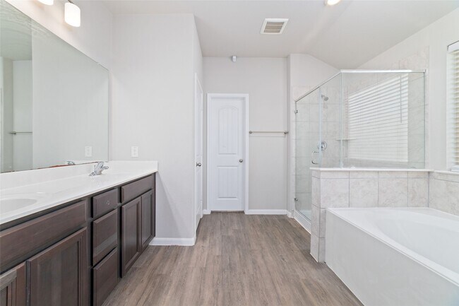 Building Photo - 21430 Poppy Pk Ave