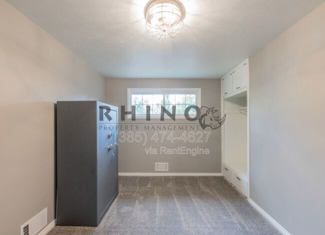 Building Photo - 255 N 400 E