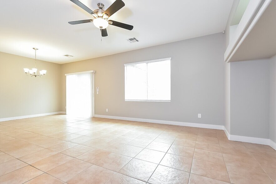 Building Photo - 9716 N Fast Elk St