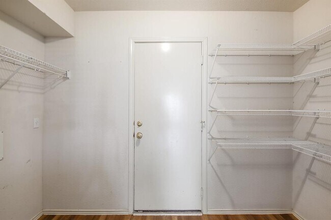 Building Photo - 1036 Doras Dr