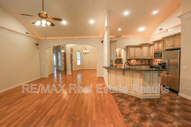 Building Photo - 3505 SW Cranbrook Ave