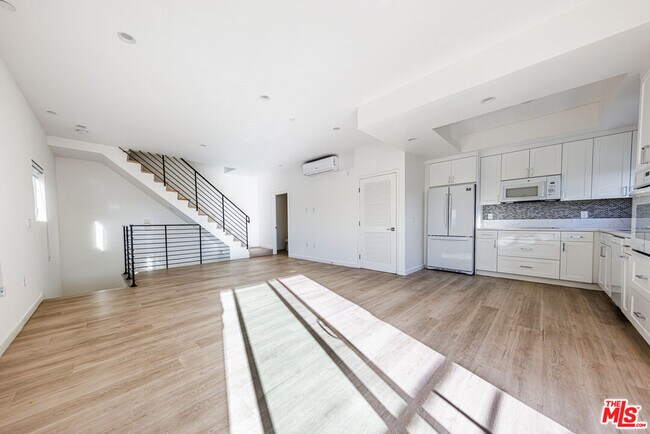 Building Photo - 1187 Crenshaw Blvd