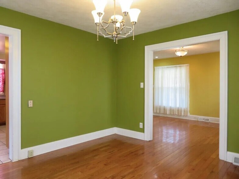 Building Photo - 172 Western Ave