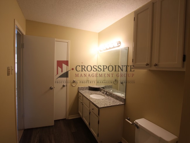 Building Photo - 2 Bedroom 2.5 Bath Townhome, Tyler TX!