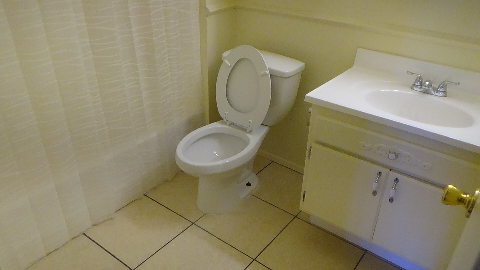 Full bathroom tub/shower - 1113 Seabreeze Way
