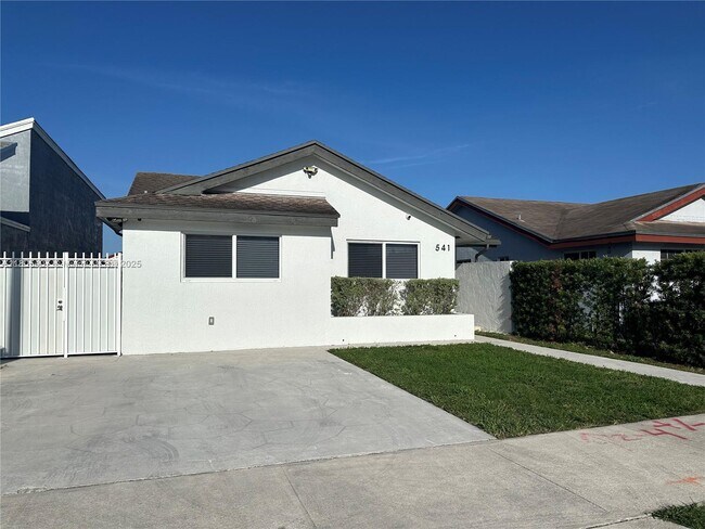 Building Photo - 541 SW 89th Ct