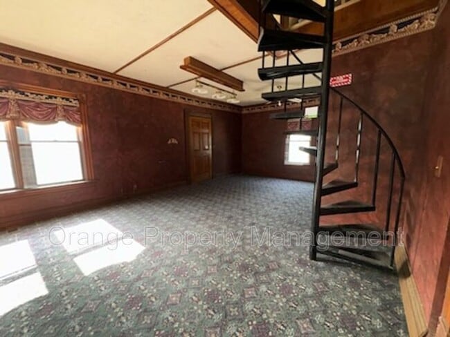 Building Photo - 136 S 7th St