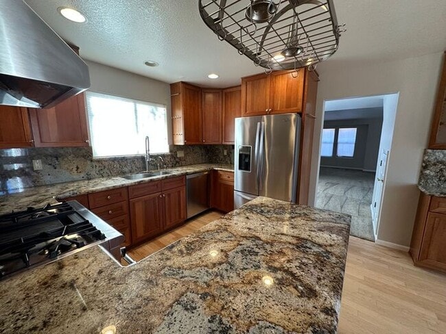 Building Photo - 285 Lemming Dr