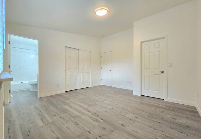 Building Photo - Arlington - Updated Home with 4 Bedroom + ...