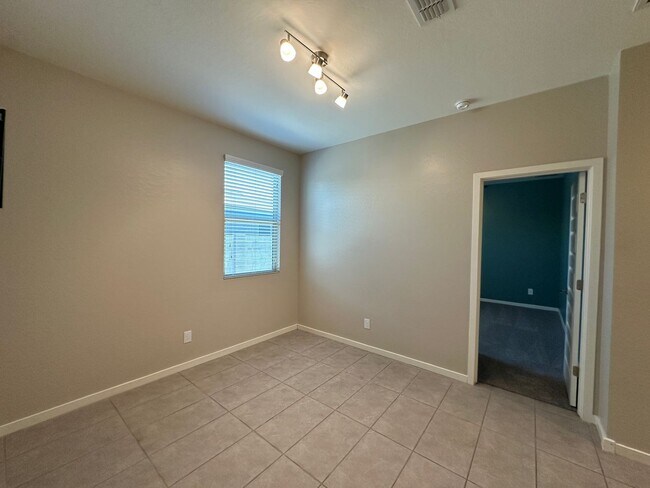 Building Photo - Single Level Home with Split Floor Plan, D...
