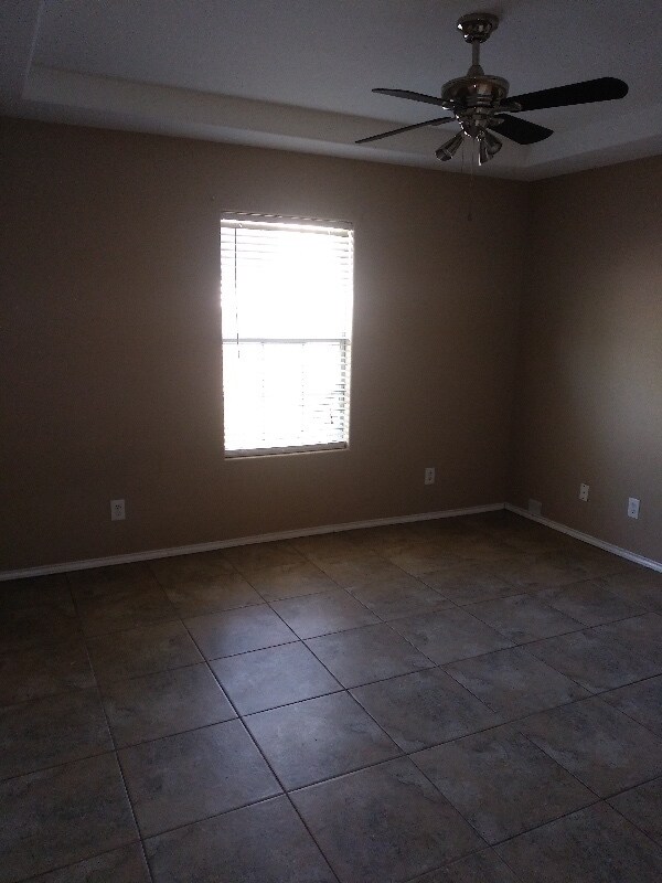 Building Photo - 4720 Sandpiper Ave