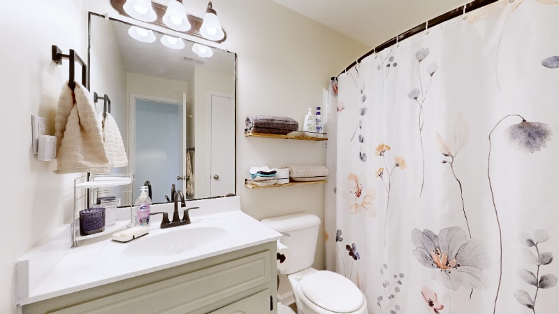 Building Photo - 253 White Oak Rd