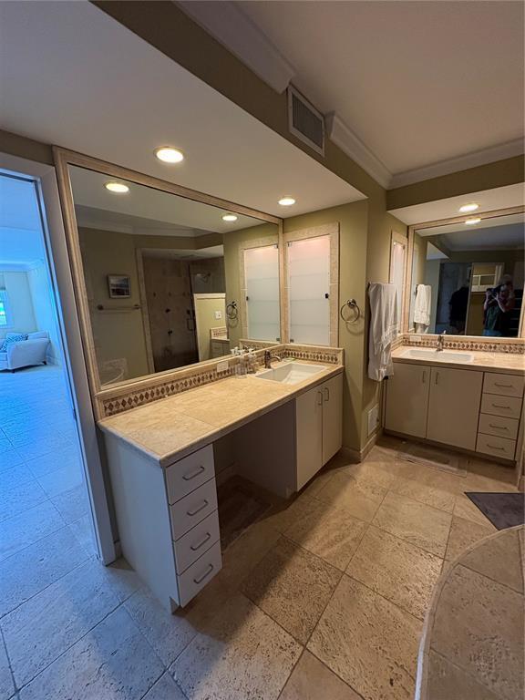 Building Photo - 675 S Gulfview Blvd
